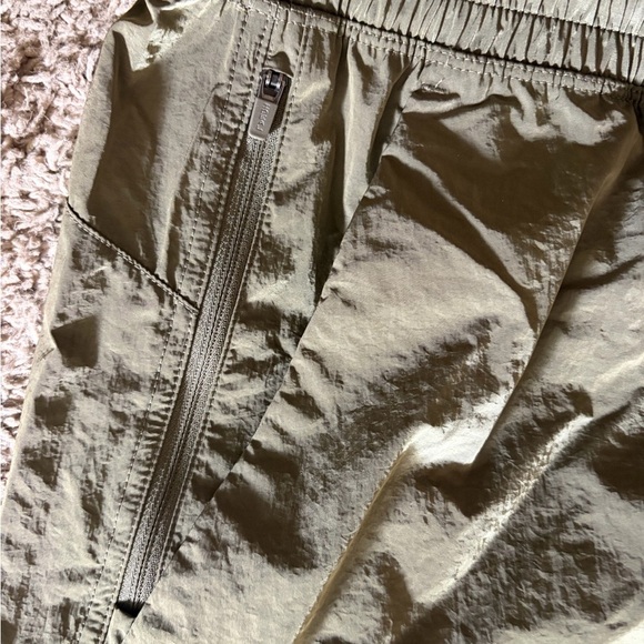 Men’s New VRST Men's 5" All-In Unlined Short Shorts Olive Green Shine Size XL - Picture 4 of 7